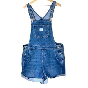 Levi’s Strauss NWT Women’s Cuffed Short All’s